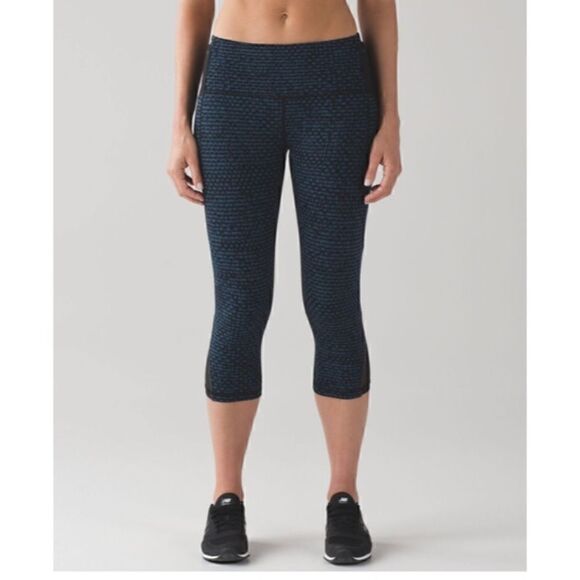 Lululemon Free Runner Crop (19") - Picture 1 of 7